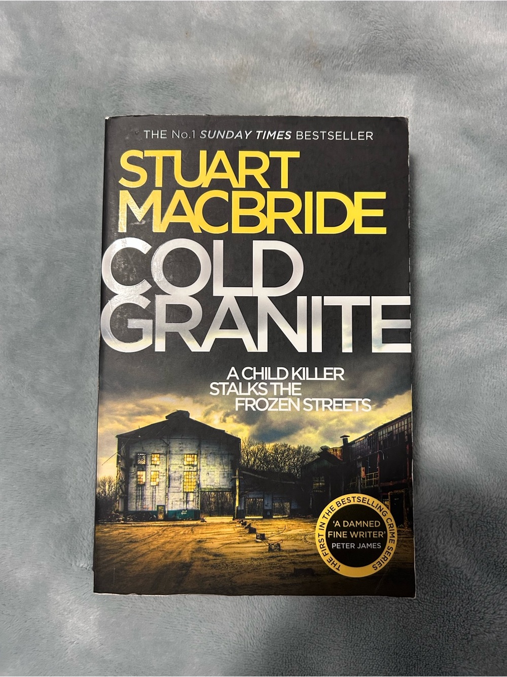 Stuart MacBride - Cold Granite (Black & Yellow Cover)